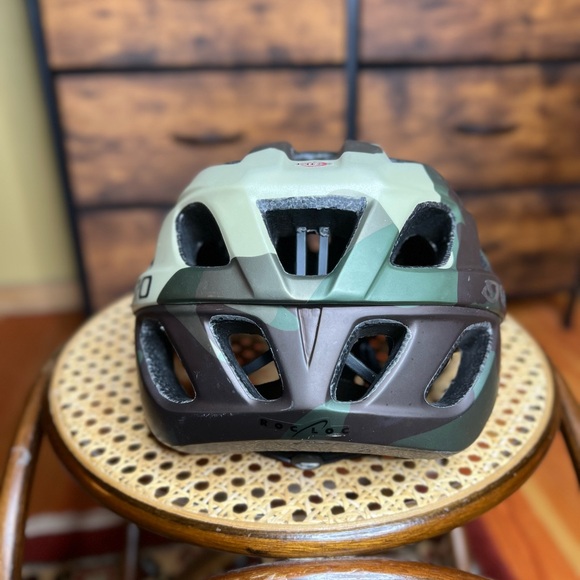 Giro Hex Bicycling Helmet Matte Green Camo Size 59-63cm- Large - Picture 3 of 6